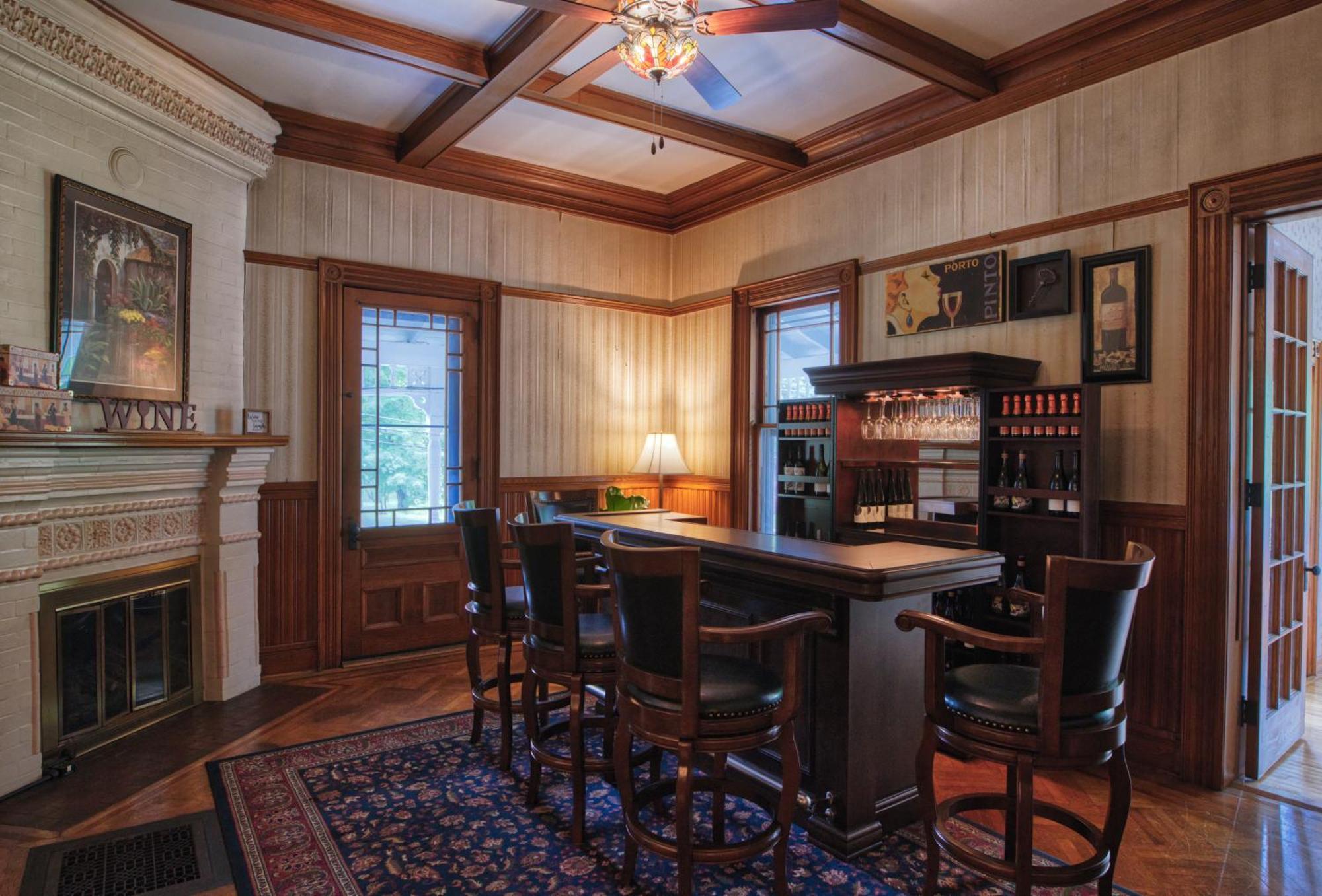 Rockwell Falls Inn And Wine Bar レイク・ルザーン エクステリア 写真