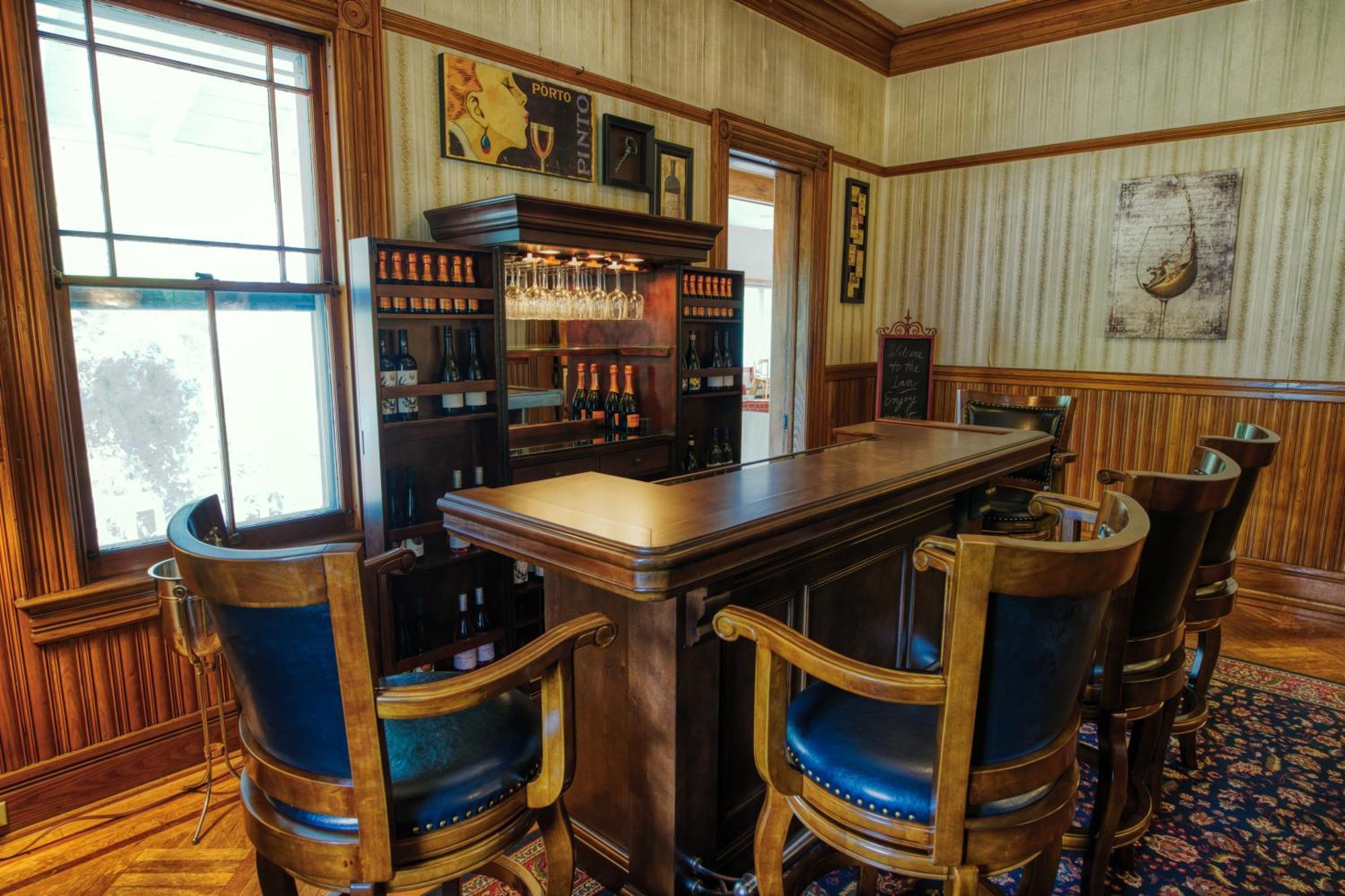 Rockwell Falls Inn And Wine Bar レイク・ルザーン エクステリア 写真