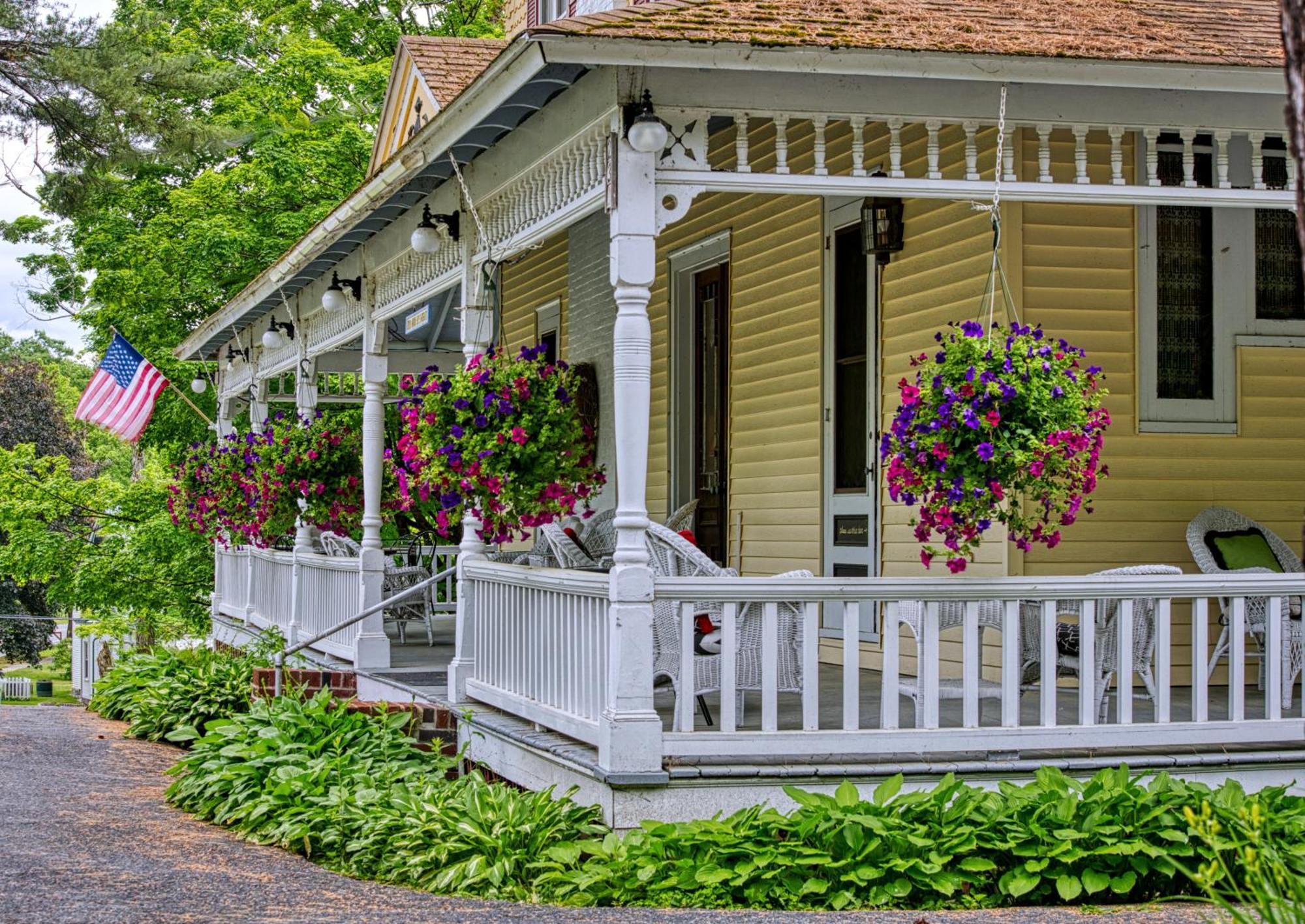 Rockwell Falls Inn And Wine Bar レイク・ルザーン エクステリア 写真